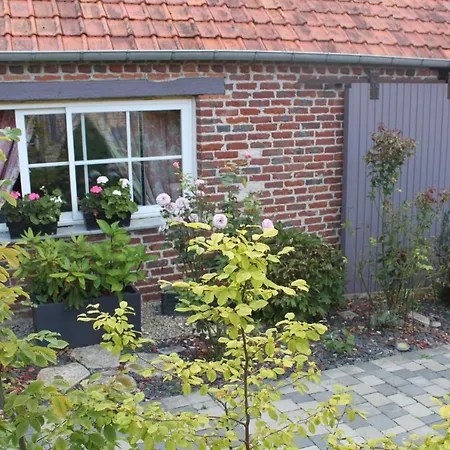 D'hotes L'aubaine Avec Jacuzzi 住宿加早餐酒店 Wanquetin