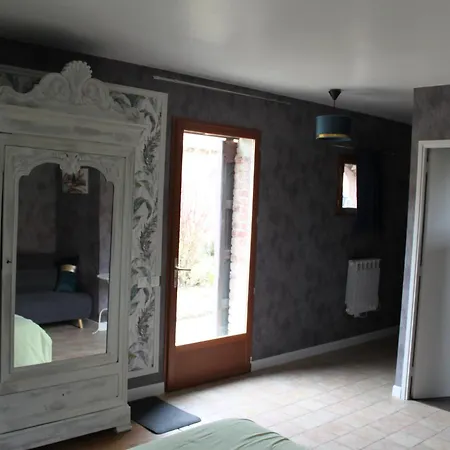 D'hotes L'aubaine Avec Jacuzzi 住宿加早餐酒店 Wanquetin