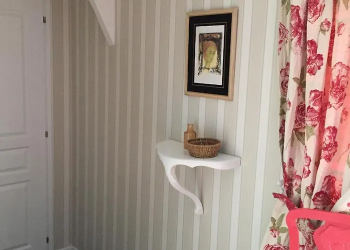 D'hotes L'aubaine Avec Jacuzzi Bed & Breakfast 3*