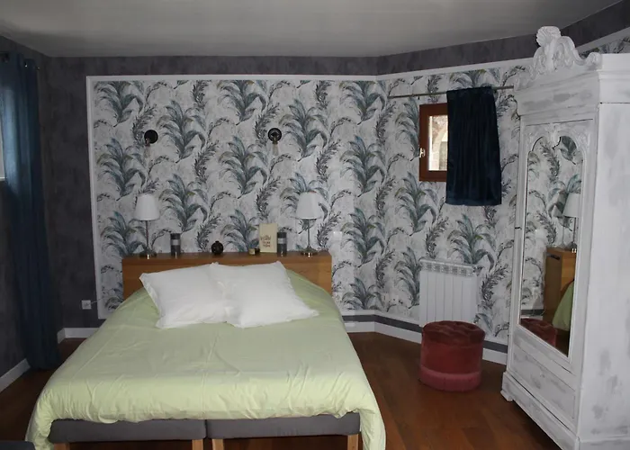 D'hotes L'aubaine Avec Jacuzzi Bed & Breakfast 3*